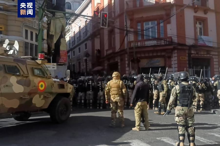 玻利维亚发生军事政变 坦克进入玻总统府